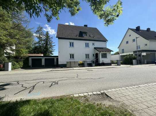 Gepflegtes Mehrfamilienhaus mit 3 Einheiten in zentraler Lage in Ergolding