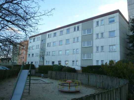 Gut geschnittene, helle 3 ZW mit Balkon und TG-Platz