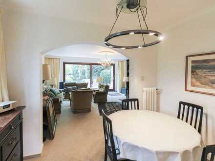 Reihenendhaus mit parkähnlichem Garten und Terrasse - Gepflegte 4 Zimmer mit viel Platz
