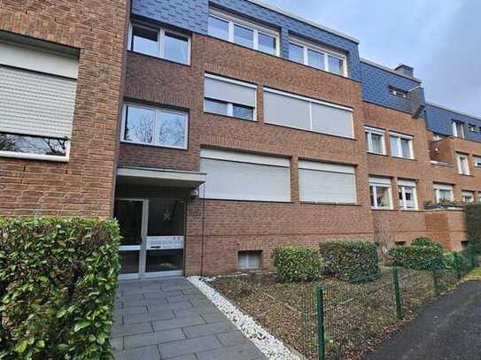 Bergisch Gladbach 3,5 Zimmer 141 m² mit 31 m² Terrasse und 2 TG-Stellplätze - renovierungsbedürftig