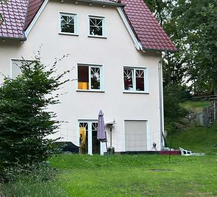 Ruhige und helle 3-Raum-Maisonette-Wohnung mit geh. Innenausstattung mit Terrasse und EBK