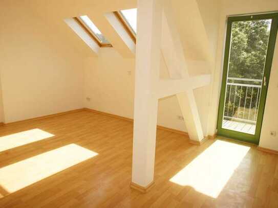 Frei ab 1.7.25 - INKL. EBK + Balkon - Bad mit Wanne+Fenster