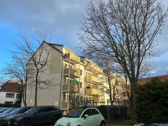 GEPFLEGTE DACHGESCHOSSWOHNUNG MIT BALKON UND WEITBLICK