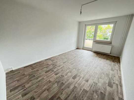 Neu sanierte 3-Raum-Wohnung mit Balkon und Tageslichtbad