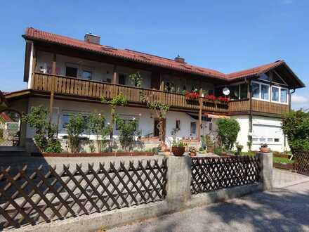 Ansprechende 3,5-Zimmer-Wohnung mit Balkon, Wintergarten und Einbauküche