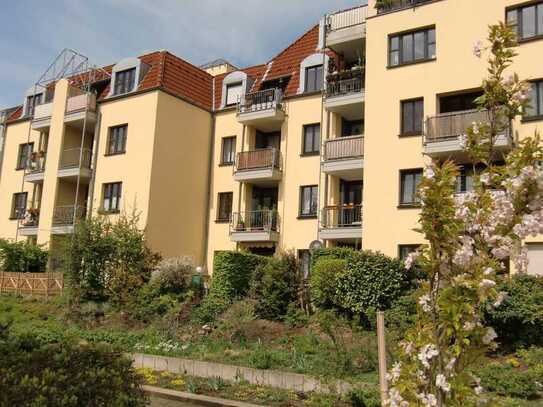 Schöne 1,5-Zimmer-DG-Wohnung mit Loggia in gepflegter Wohnanlage