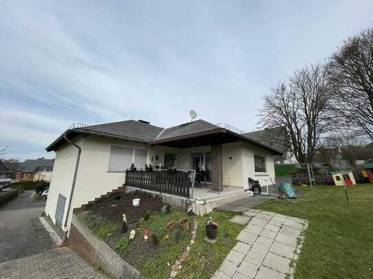 Zweifamilienhaus im Herzen von Simmern: Großzügige Raumgestaltung, Garage, Garten u. v. m.!