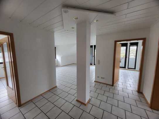 996 € - 83 m² - 3.0 Zi. Derikum Dachgeschoss