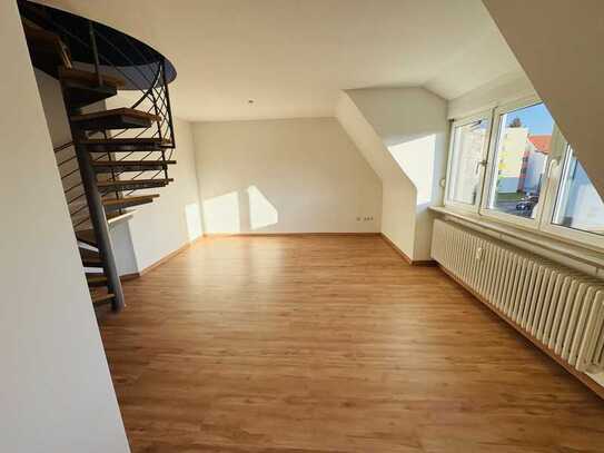 Sehr gepflegte, frisch renovierte 3-Zimmer Maisonette-/ Galeriewohnung ab sofort zu vermieten