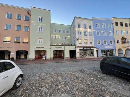 Attraktive, helle Stadtwohnung mit Blick auf den herrlichen Stadtplatz Mühldorf´s