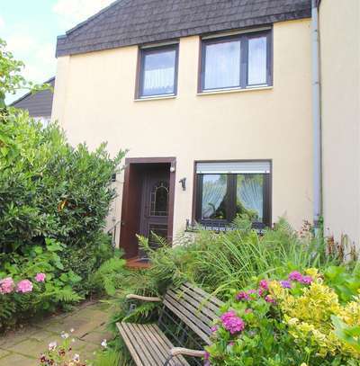 Zur Miete: Reihenmittelhaus mit Balkon, Garten und Garage in Baunatal