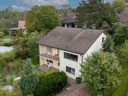 Charmantes Einfamilienhaus mit Einliegerwohnung in Aussichtslage