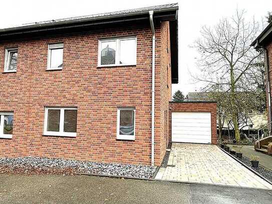 Erstbezug! Moderne Doppelhaushälfte mit Garage und Gartenbereich.