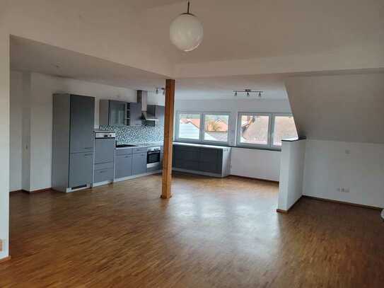 Moderne 3-Zimmer-DG-Wohnung mit gehobener Innenausstattung mit EBK in Frensdorf