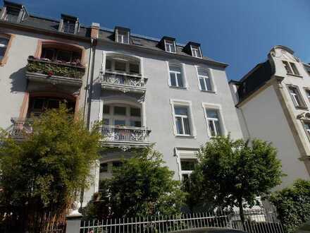 Frankfurt - Westend-Nord
Traumhafte Dachgeschosswohnung mit sonniger Loggia