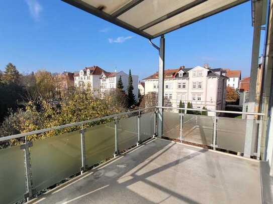 5-Raumwohnung in exzellenter Lage mit großem Balkon, Garten und Einbauküche