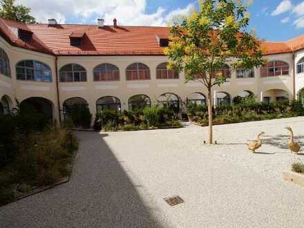 Herrliche 3 Zimmer-Wohnung im Schloss Geltolfing