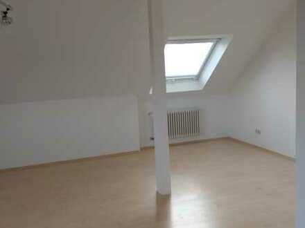 Attraktive 1-Zimmer-DG-Wohnung mit Balk. in Illerkirchberg