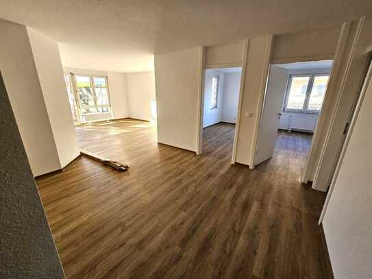 Neu sanierte 4-Zimmer-Familienwohnung in schöner Lage