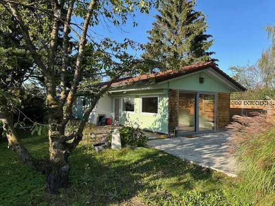 Charmantes 3,5-Zimmer-Einfamilien-Holzhaus in idyllischer Waldsiedlung mit großzügigem Garten