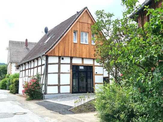 Tradition trifft Moderne: Aufwendig saniertes Fachwerkhaus im Herzen von Kirchdornberg, Erstbezug!
