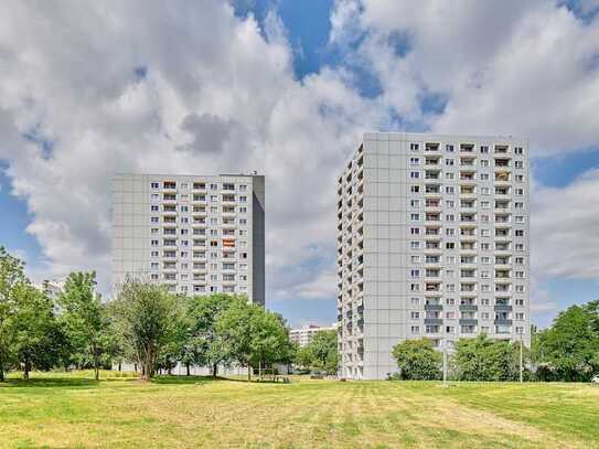 Willkommen in der 16. Etage* mit Balkon und Badewanne!