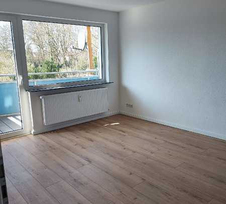 Frisch renovierte moderne 1-Zimmer-Wohnung mit Balkon in ruhiger Lage von Großburgwedel