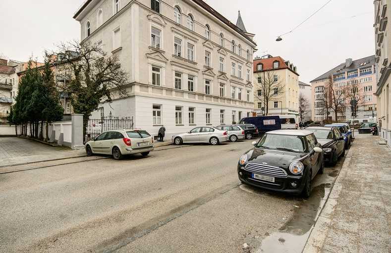 Charmante 2-Zimmer Wohnung, 2. OG, voll renoviert in München