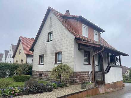 GEMÜTLICHES FREIST. EFH MIT WINTERGARTEN, KELLER, GARAGE, AUF SONNIGEM GRUNDSTÜCK IN RUHIGER LAGE!