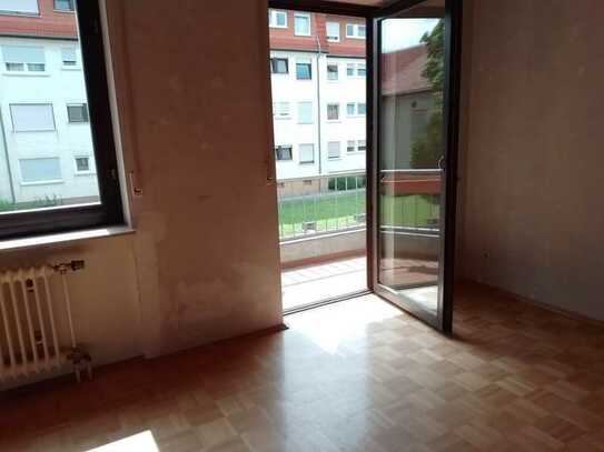 Freundliche 3-Zimmer-Wohnung mit Balkon in Alzey mit neuer Badewanne und neuen Boden im Bad