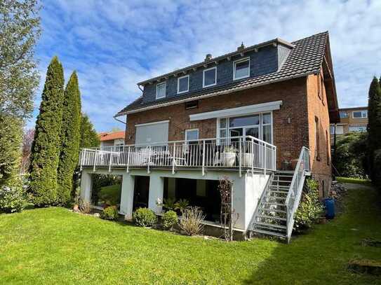 /// Charmantes geräumiges Einfamilienhaus mit ca. 40 m² Südbalkon & Bachlauf in idyllisch...