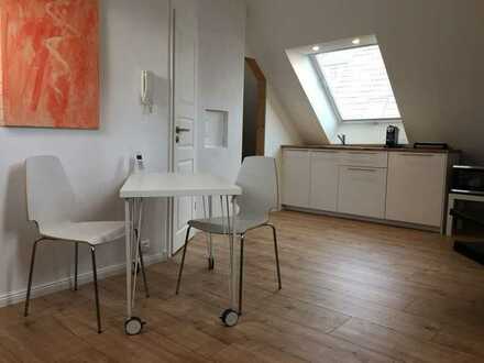 Exklusives möbliertes 1-Zimmer-DG-Studio in der Herrenberger Altstadt - ideal für Pendler