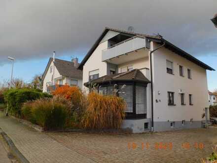 Helle 3 ZKB Dachgeschosswohnung mit Balkon für maximal 2 Personen.