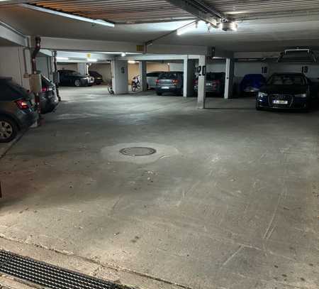 Garagenstellplatz in bester Lage in Bockenheim zu vermieten