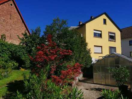 Wohnen wie "Haus im Haus" Helle 4-Zi-Whg. mit eigenem Grundstück und Garten