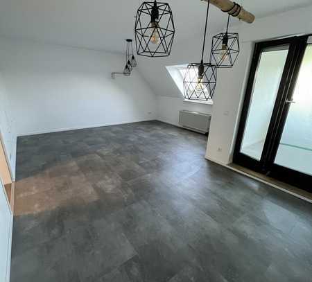 Stilvolle, modernisierte 2,5-Zimmer-Dachgeschosswohnung in Kirchheim unter Teck