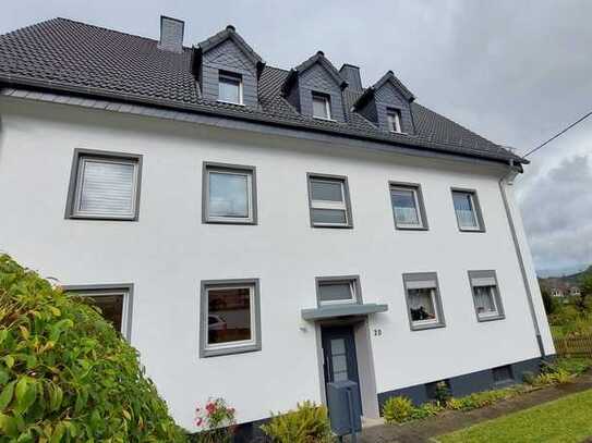 kleine, gemütliche und modernisierte DG-Wohnung am Weidenauer Giersberg