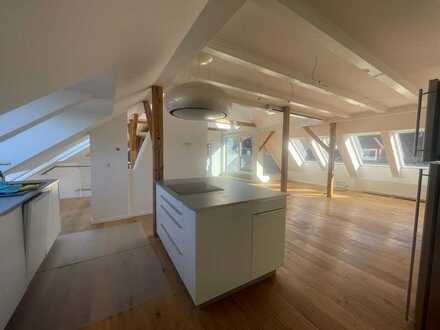 Lichtdurchflutete Maisonette-Wohnung im Loft-Charakter über den Dächern der Südstadt