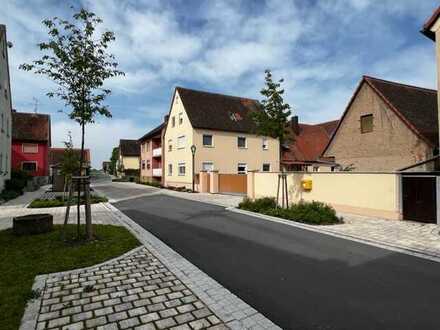 Kernsaniertes Wohnhaus mit Einliegerwohnung, Scheune und extra großem Baugrundstück.