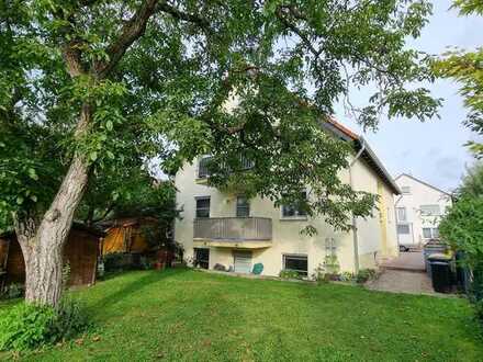 3-Zimmer-DG-Wohnung mit Balkon in Biebesheim am Rhein