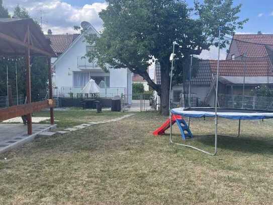 Traumhafte Doppelhaushälfte mit großzügigem Garten in familienfreundlicher Lage