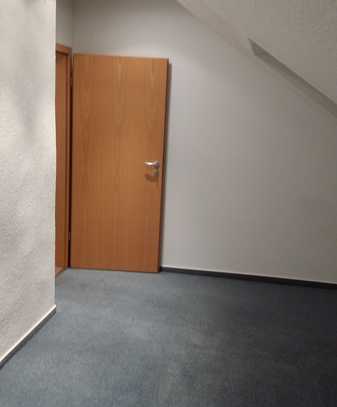 Schöne 2-Zimmer-Dachgeschoßwohnung mit Einbauküche in Bielefeld