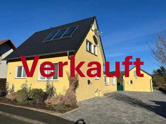 *verkauft*Modernes 1 - 2 Familienhaus mit Einliegerwohnung in traumhafter Lage und schönem Garten