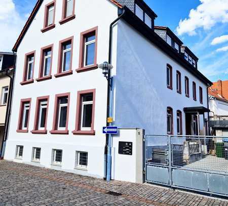 Wohnen am Schloss ! Altstadtflair, Marktplatz und Park gegenüber