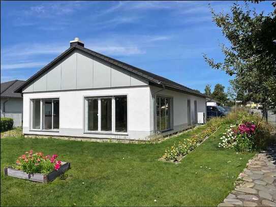 Großer Einfamilienhaus-Bungalow mit Garage - 
Fast fertig gestellter Neubau in schöner Lage!