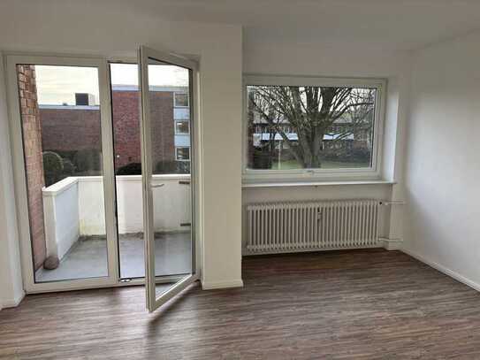 Top sanierte , helle 1 Zimmer Wohnung