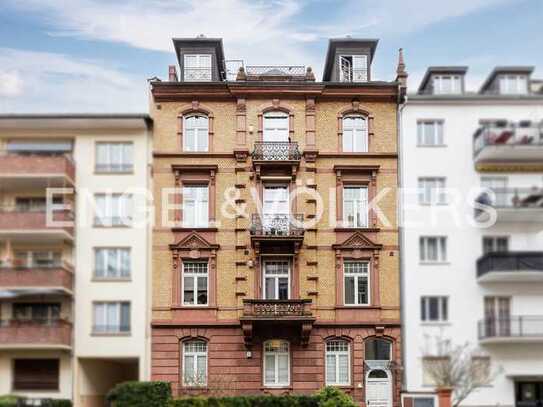 Charmante Fünf-Zimmer-Altbauwohnung im Westend