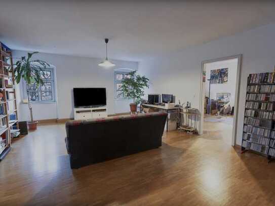 KENSINGTON - Exklusiv: Gepflegtes 3-Zi.-Apartment mit Balkon am Fischmarkt, zentral in Regensburg!