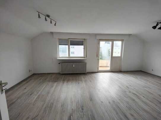 Charmantes Apartment in zentraler Lage zu verkaufen! 2,5 Zimmer-DG-Wohnung