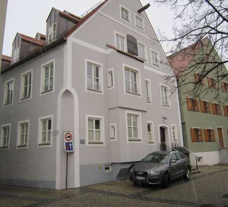 Exklusive 2-Zimmer-Wohnung in denkmalgeschütztem Altbau